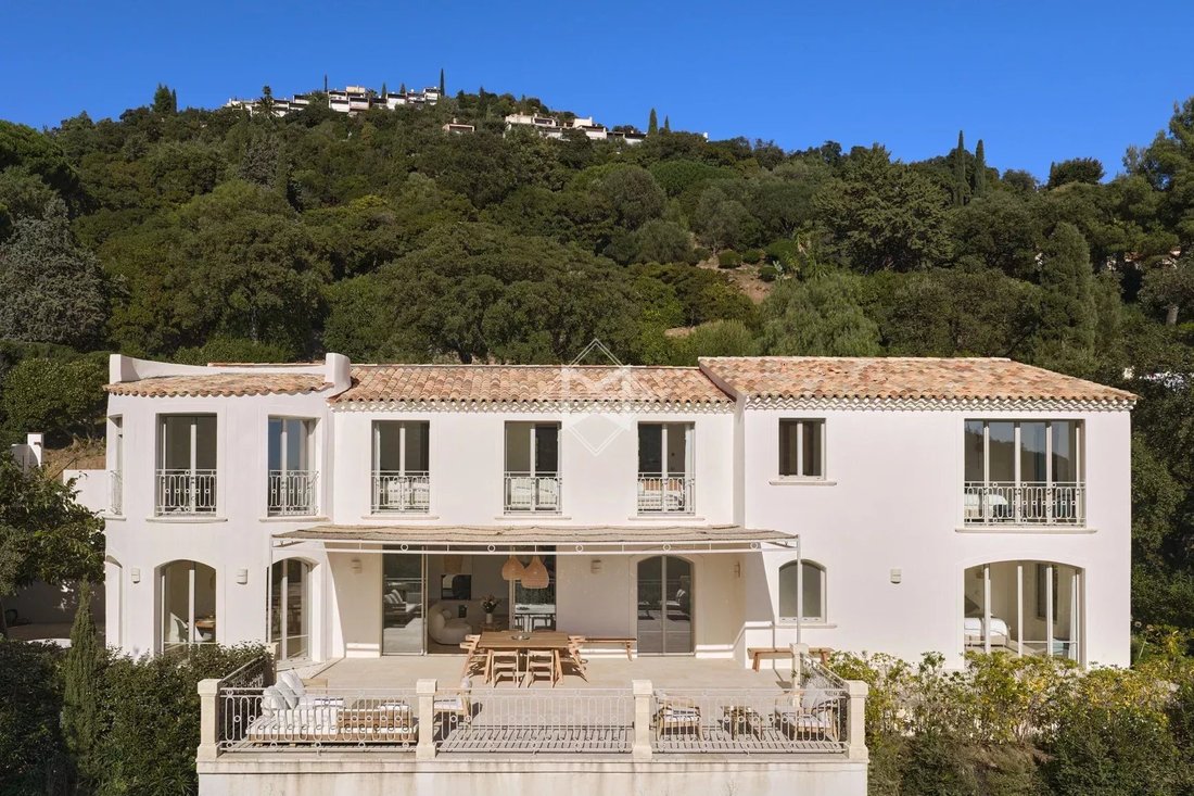 Villa in Nord, Cavalaire-sur-Mer, France 3 - 17482999