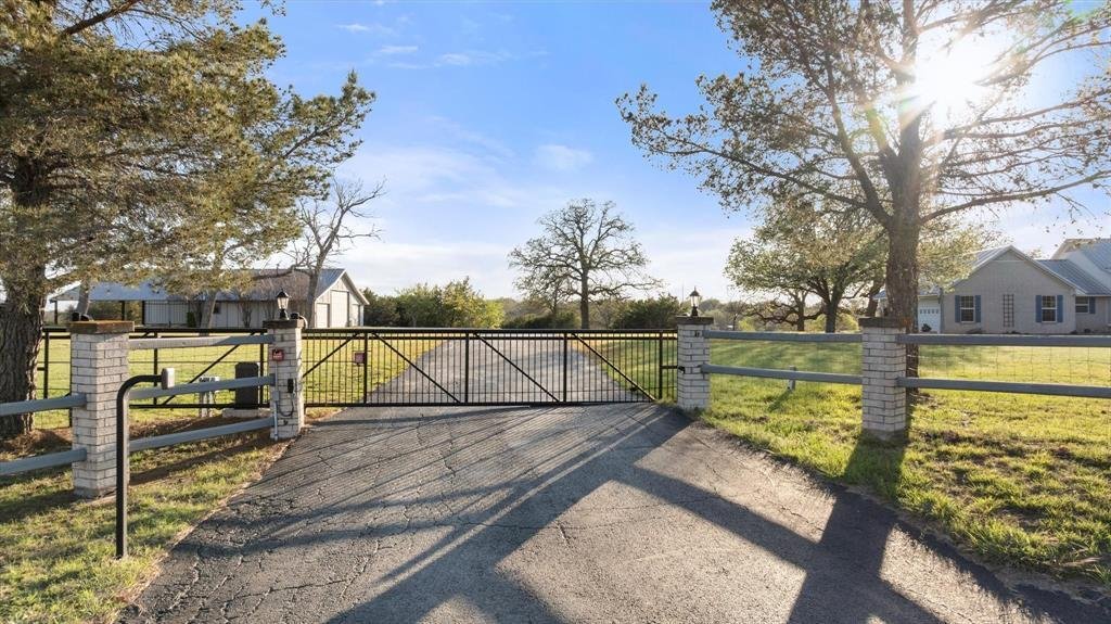 House in Granbury, Texas, United States 2 - 17481178