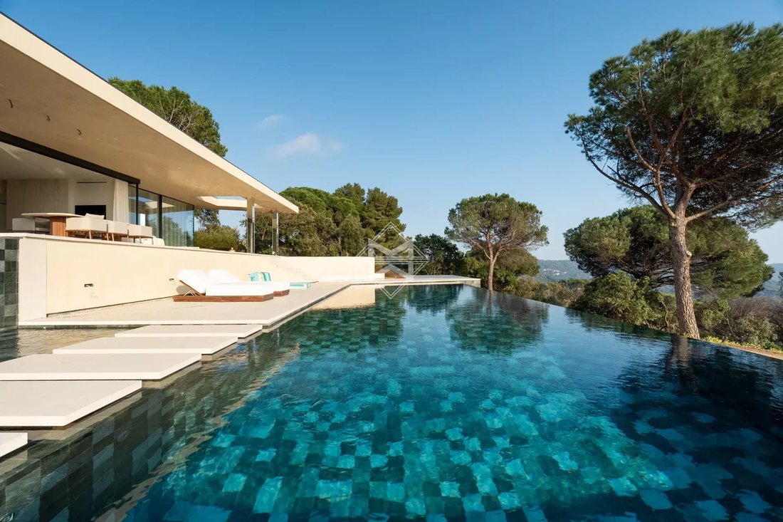 Villa in La Croix-Valmer, Provence-Alpes-Côte d'Azur, France 4 - 17451892