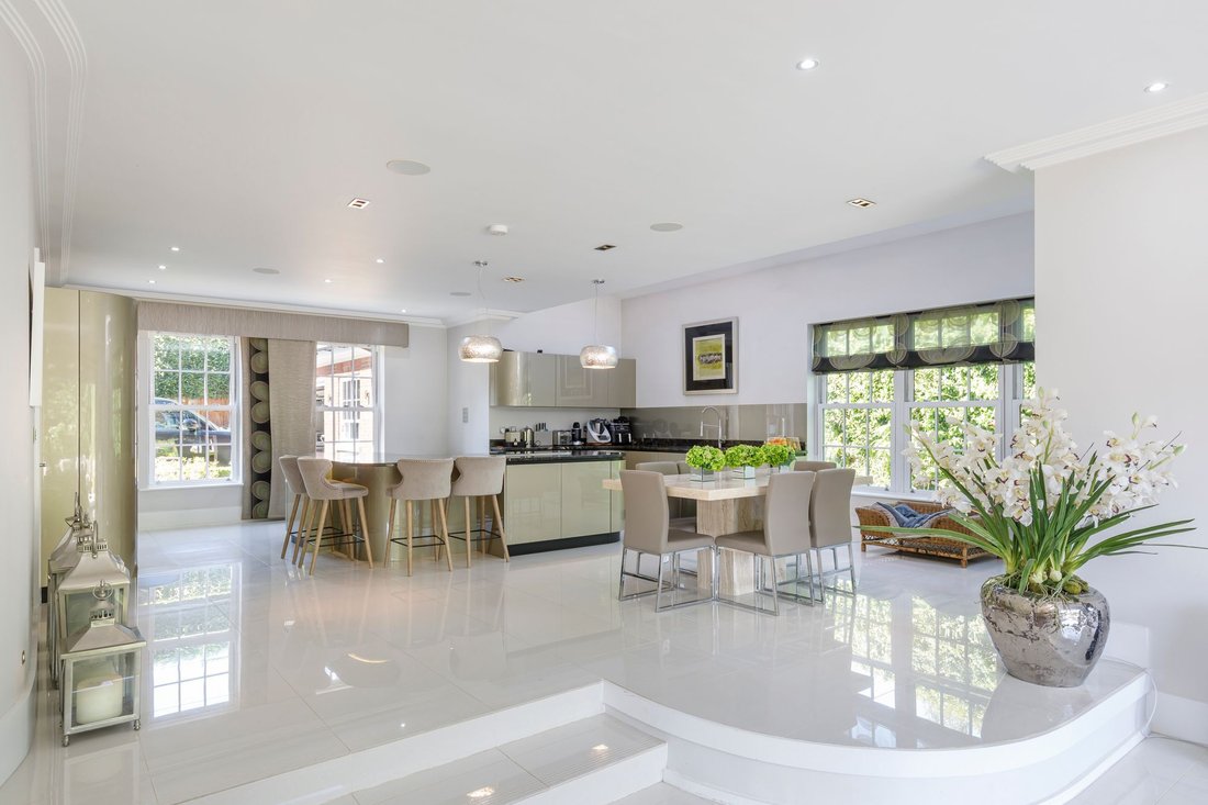 House in Sunninghill, England 5 - 17484441