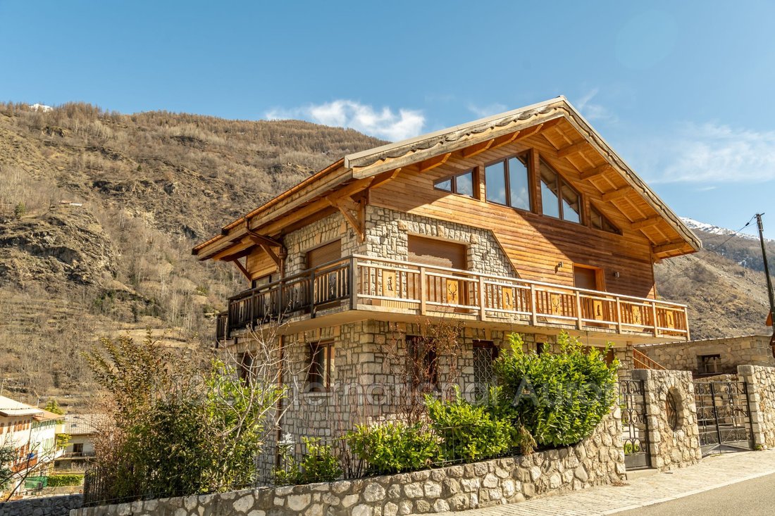 Villa in Saint-Etienne-de-Tinée, Provence-Alpes-Côte d'Azur, France 1 - 17480633