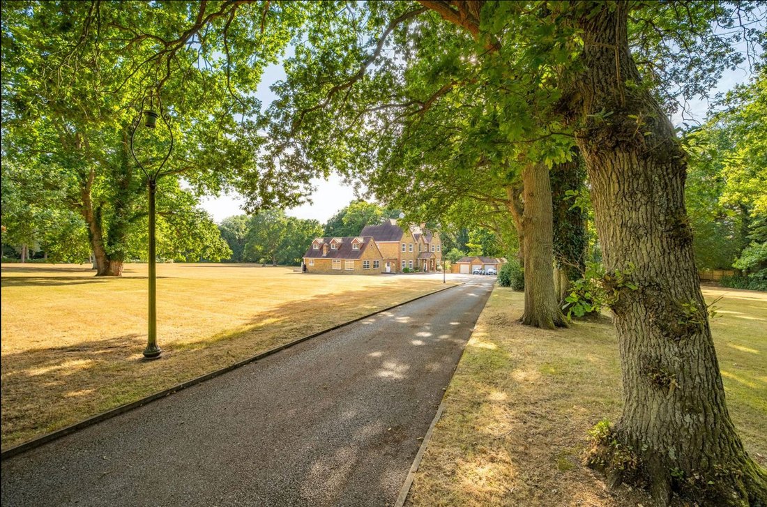 House in Sunninghill, England 3 - 17484472