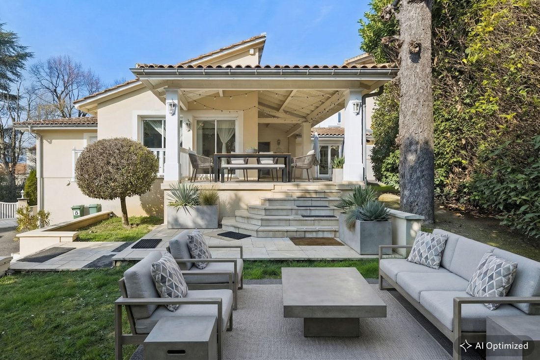 Elegant Villa In The Heart Of Vésenaz With Lake View
