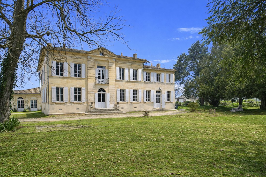 Villa in Saint-Émilion, Nouvelle-Aquitaine, France 2 - 17486295