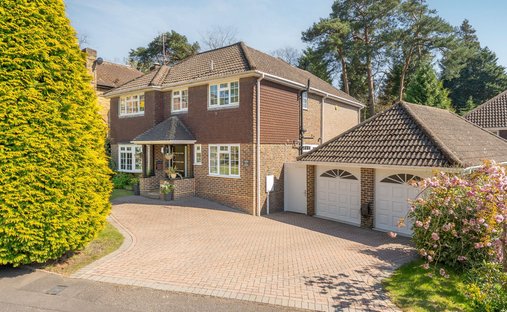 House in Sunninghill, England 1