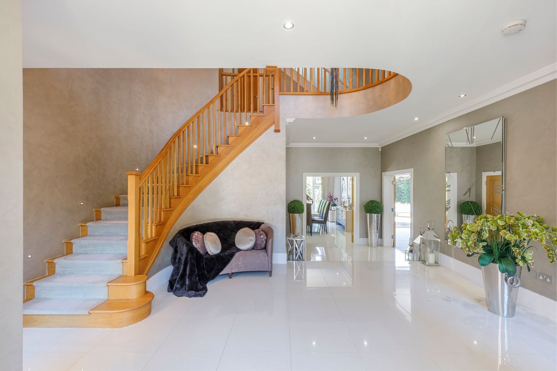 House in Sunninghill, England 3 - 17484441