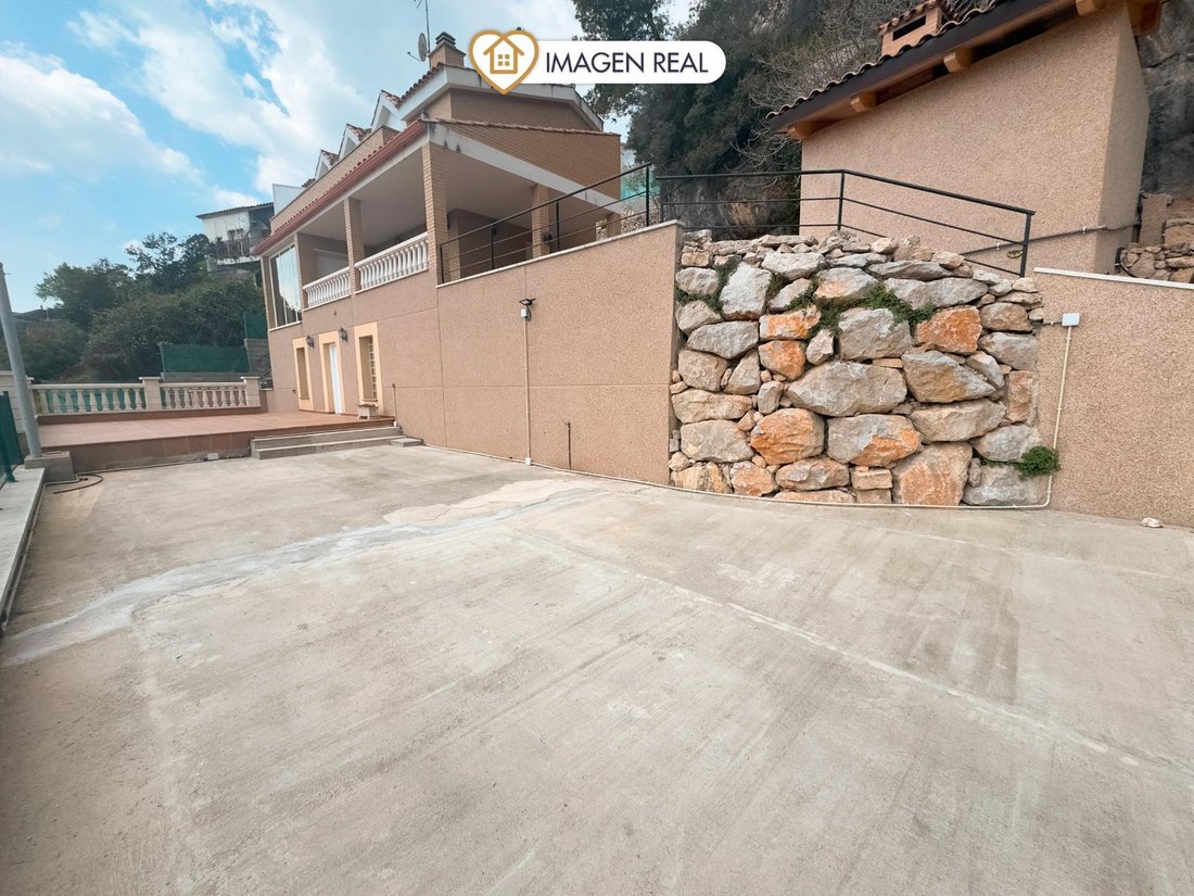 Villa in Vallirana, Catalonia, Spain 2 - 17488386