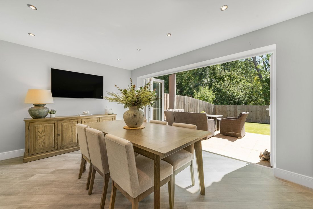 House in Winkfield, England 4 - 17484403