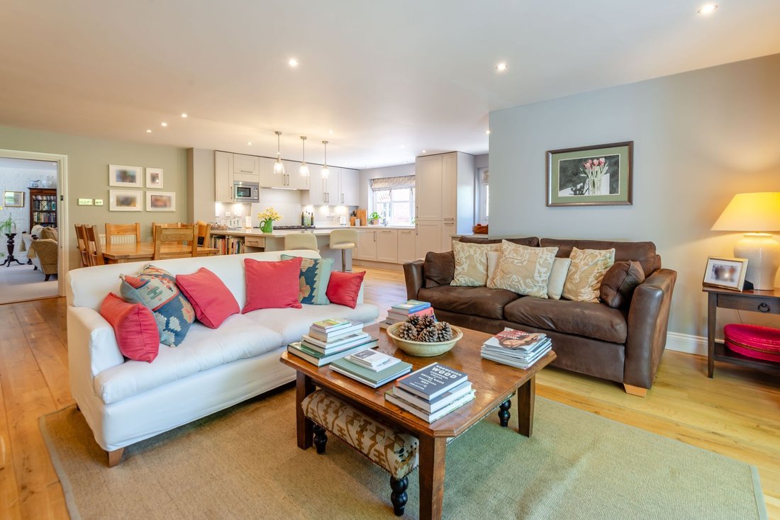 House in Sunninghill, England 4 - 17484650