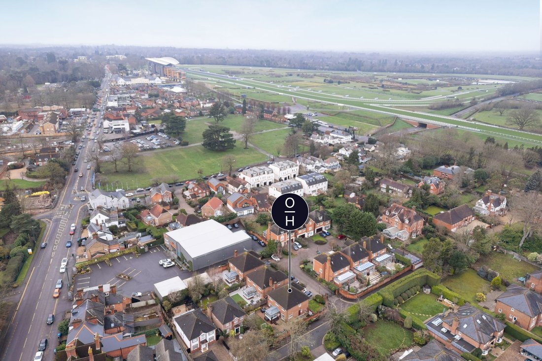 House in Sunninghill, England 2 - 17484929