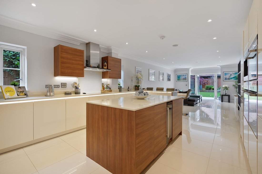 House in Sunninghill, England 4 - 17484522