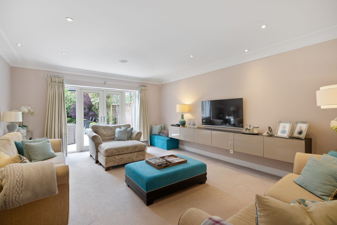 House in Sunninghill, England 3 - 17484522