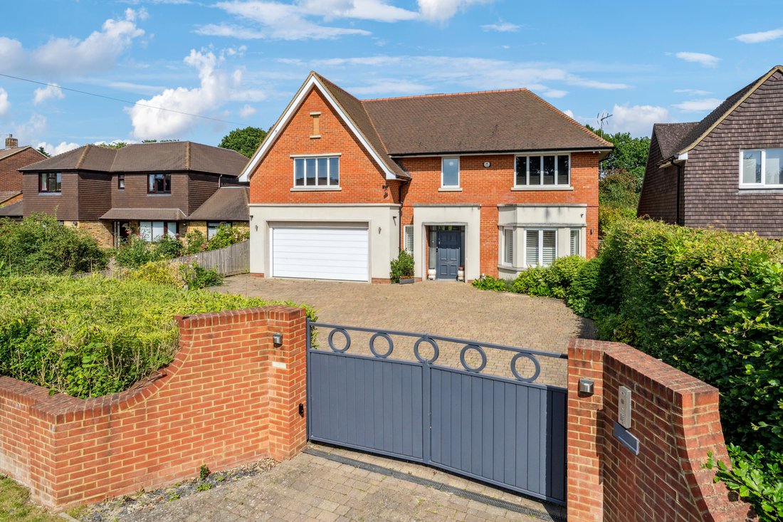 House in Beaconsfield, England 1 - 17485226