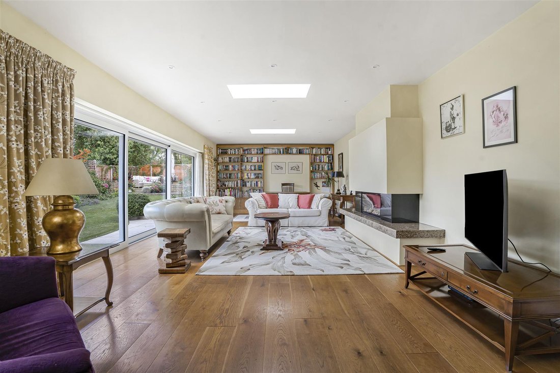 House in Royston, England 2 - 17484548