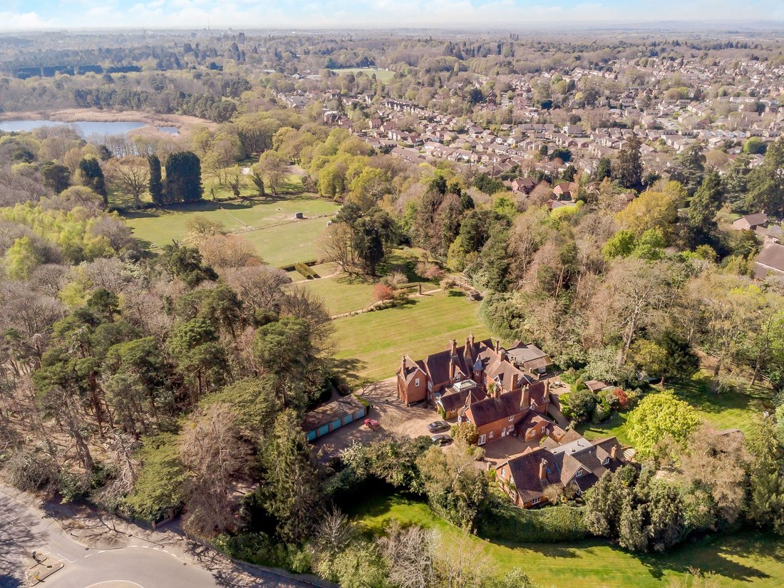 House in Sunninghill, England 2 - 17484650