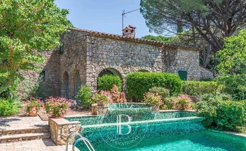 Country House in Bagnols-en-Forêt, Provence-Alpes-Côte d'Azur, France 1