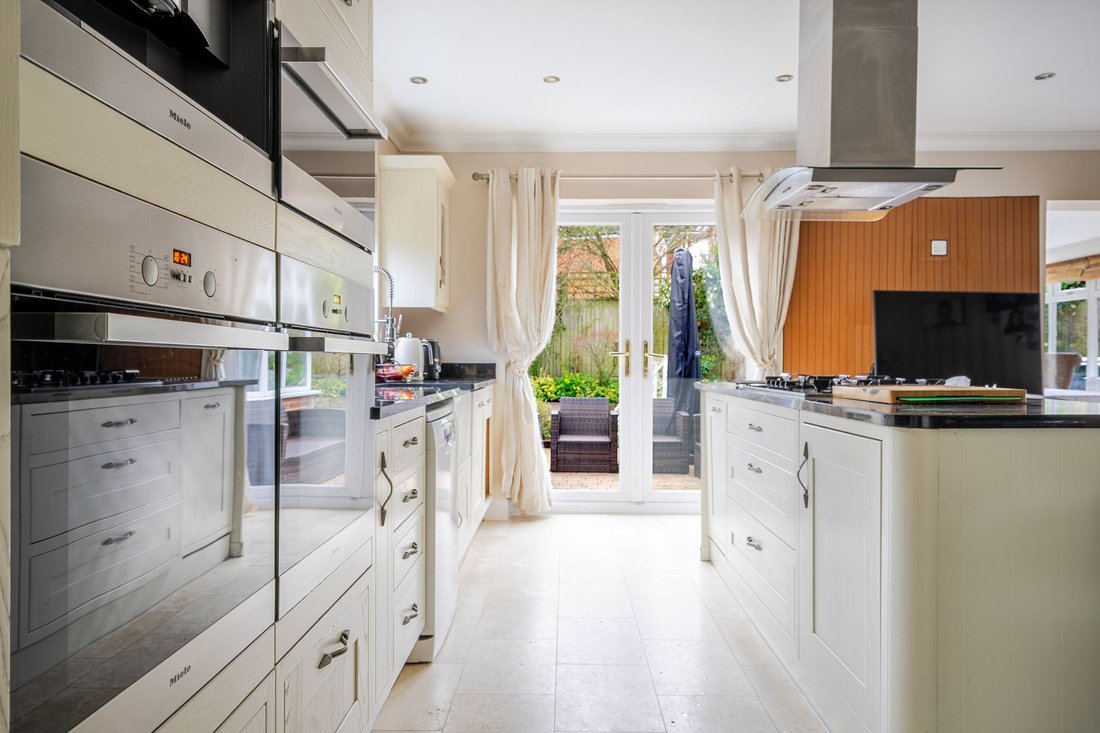 House in Sunninghill, England 4 - 17484929