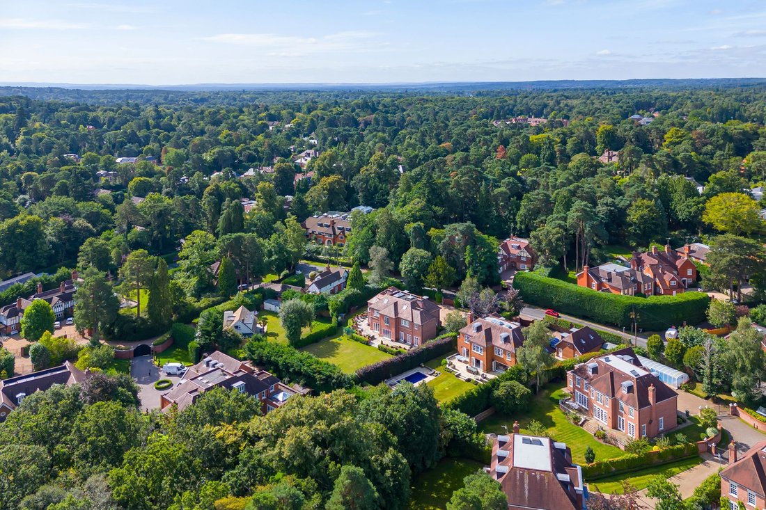 House in Sunninghill, England 2 - 17484441
