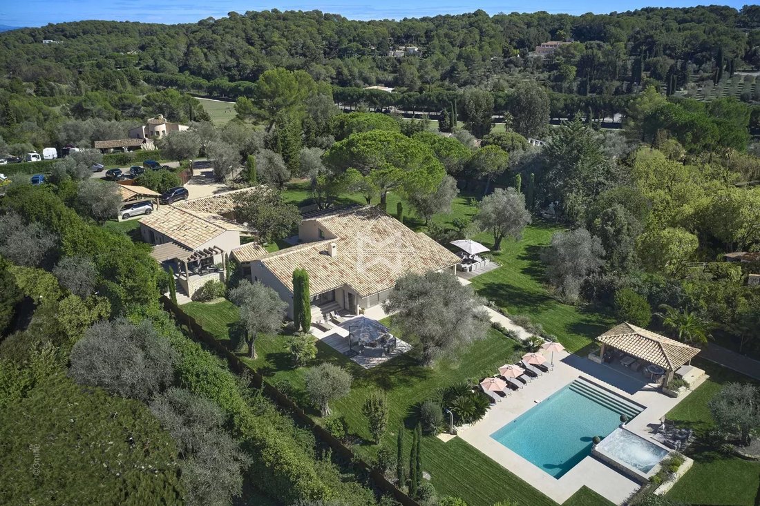 House in Mougins, Provence-Alpes-Côte d'Azur, France 1 - 17483031