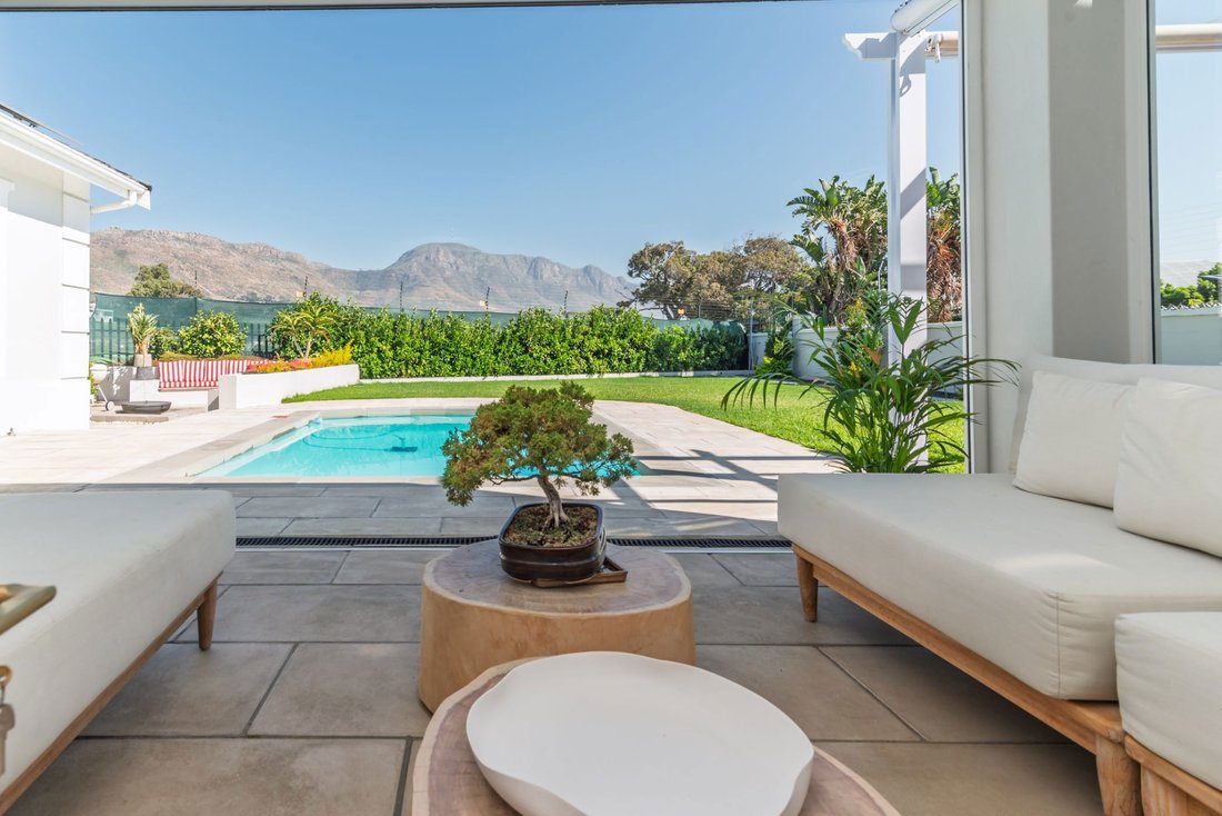 Estate in Cape Town, Western Cape, South Africa 3 - 17484911