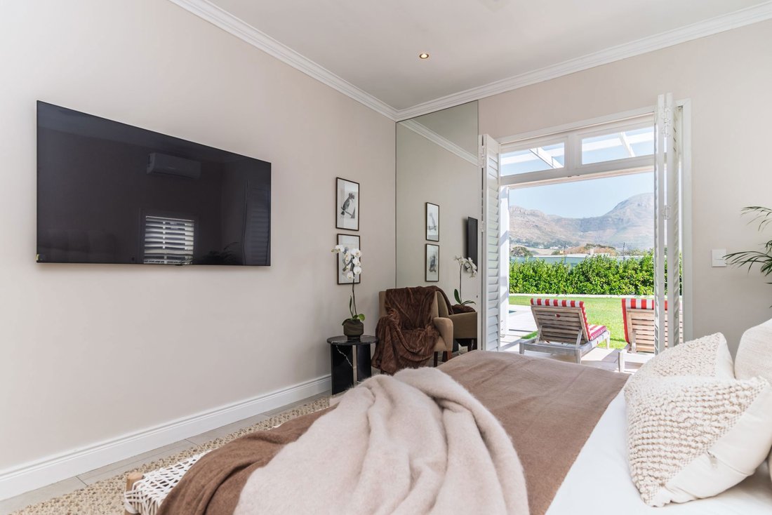 Estate in Cape Town, Western Cape, South Africa 4 - 17484911