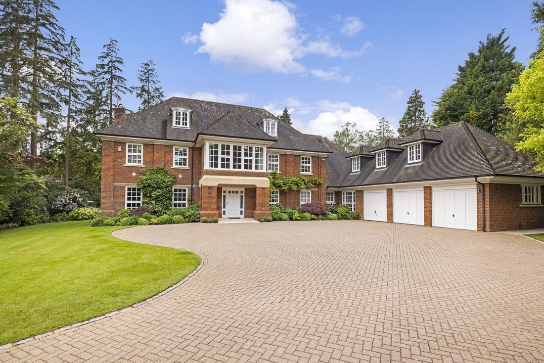 House in Virginia Water, England 1 - 17484452