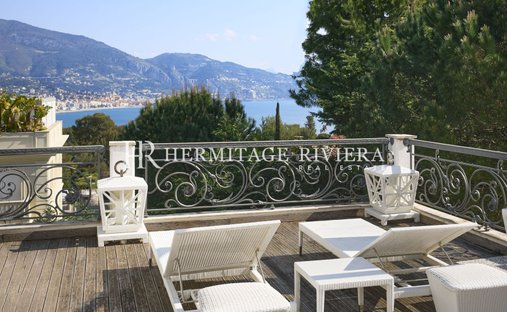 Villa in Village-Cros de Caste-Coupiere-Mont Gros, Roquebrune-Cap-Martin, France 1