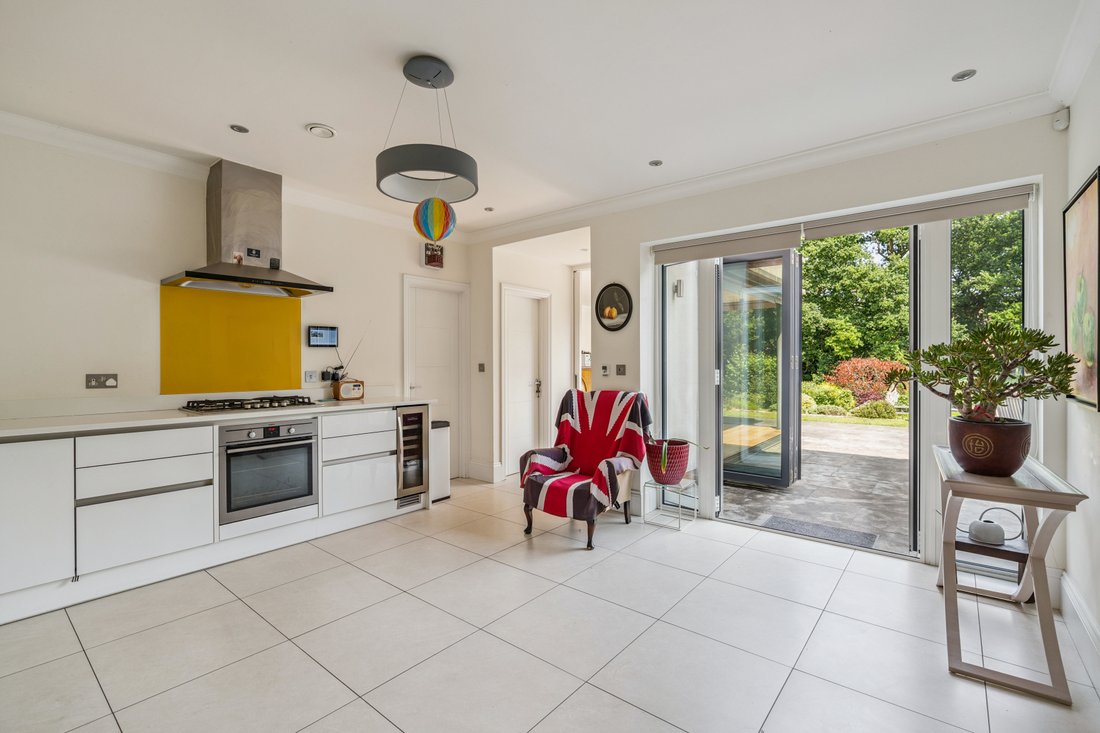 House in Beaconsfield, England 5 - 17485226