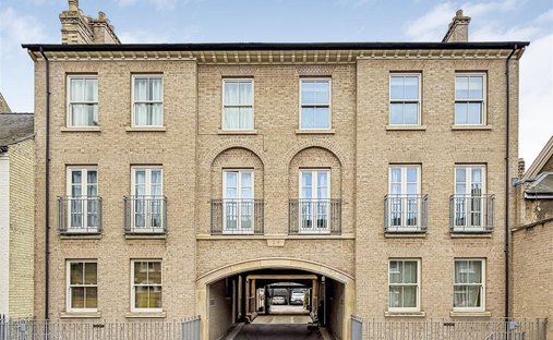 Townhouse in Red Cross, Cambridge, England 1