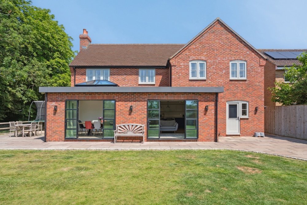 House in Aylesbury, England 5 - 17487173