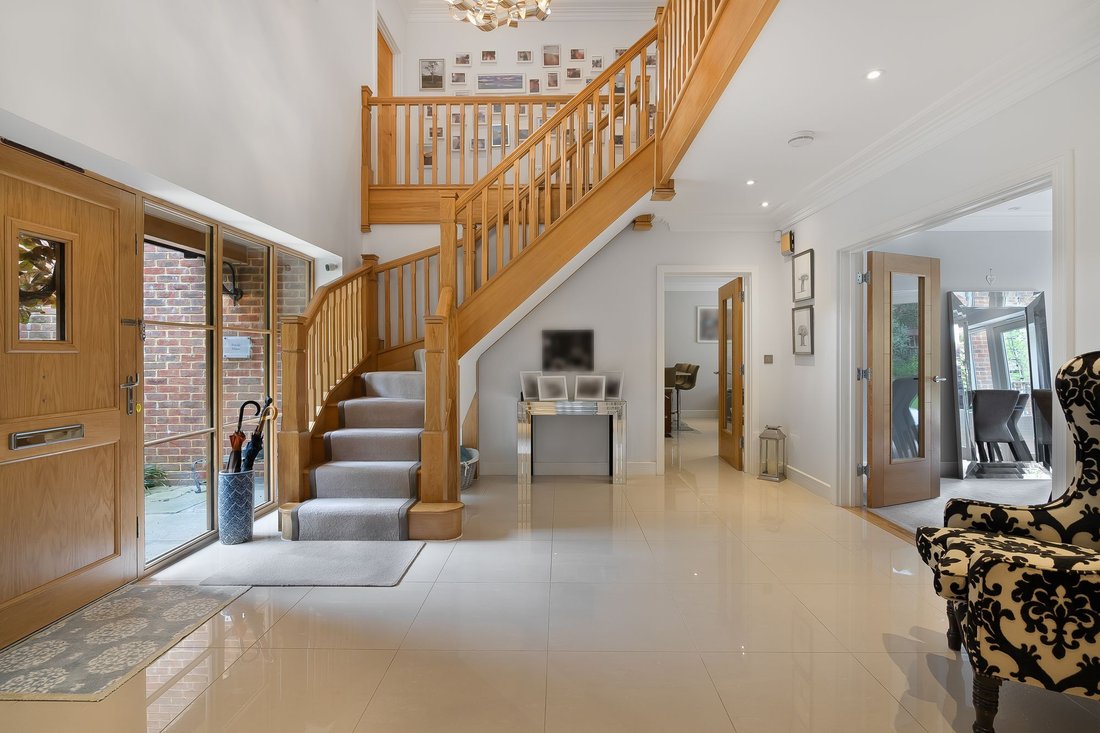 House in Sunninghill, England 2 - 17484522