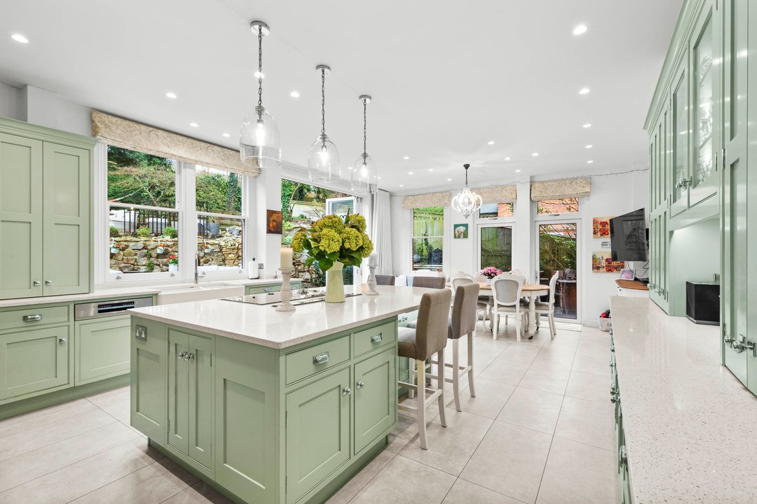 House in Totteridge, England 2 - 17484693
