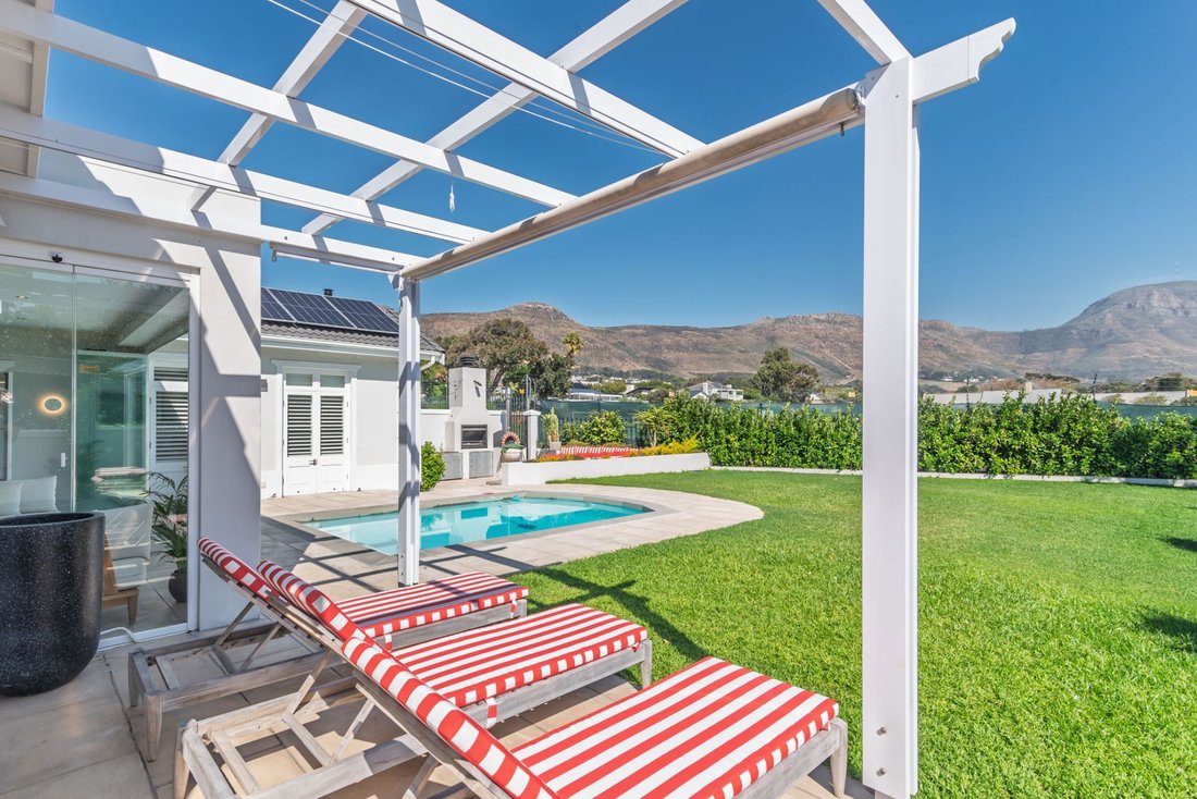 Estate in Cape Town, Western Cape, South Africa 2 - 17484911