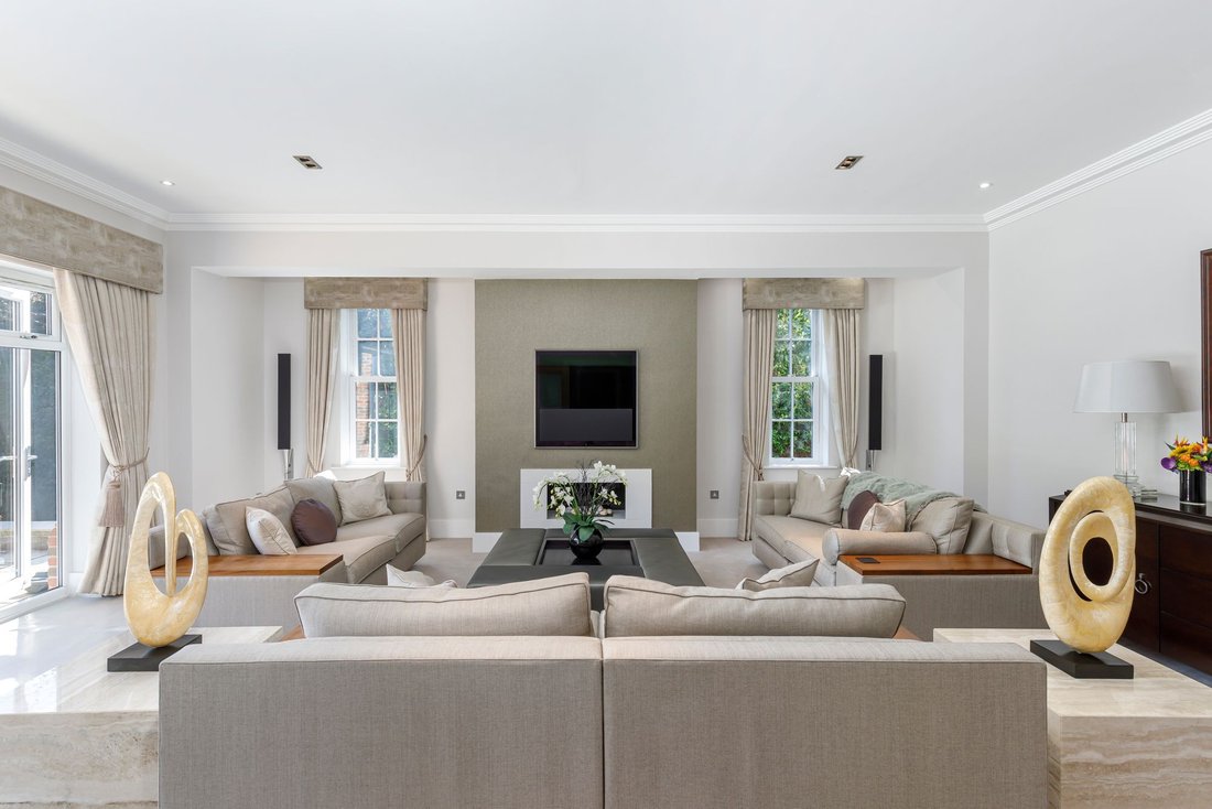 House in Sunninghill, England 4 - 17484441