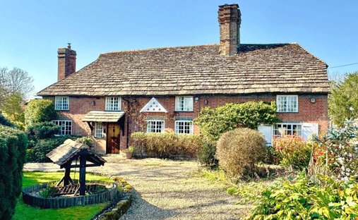 House in Wisborough Green, England 1