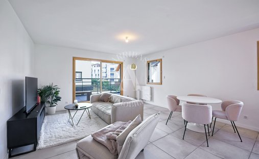 Appartamento a Prévessin-Moëns, Auvergne-Rodano-Alpi, Francia 1