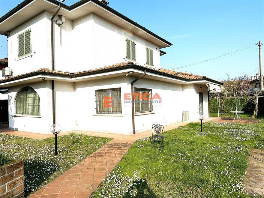 Villa in Rivolta d'Adda, Lombardy, Italy 1 - 17484623