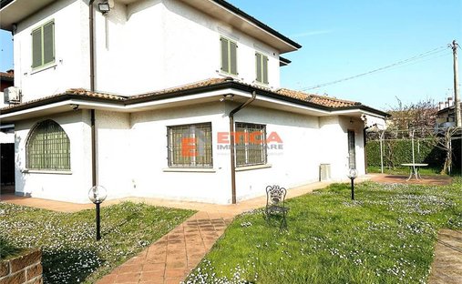 Villa in Rivolta d'Adda, Lombardei, Italien 1