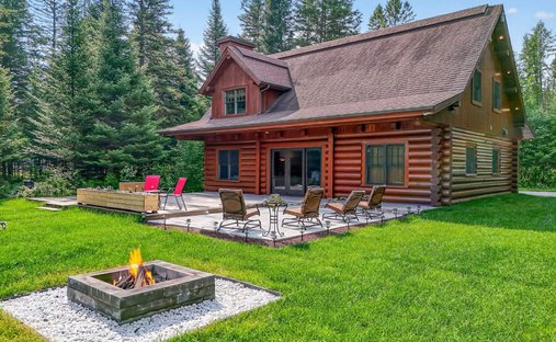 House in Mont-Tremblant, Quebec, Canada 1