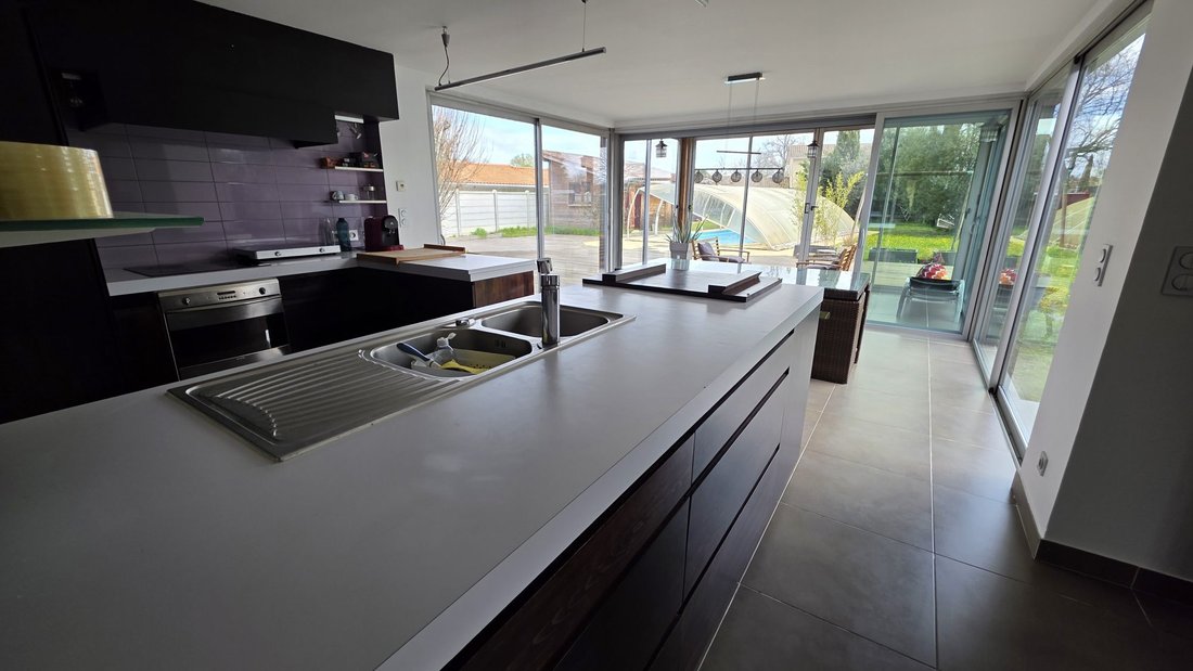 House in Saint-Medard-d'Eyrans, Nouvelle-Aquitaine, France 4 - 17489381