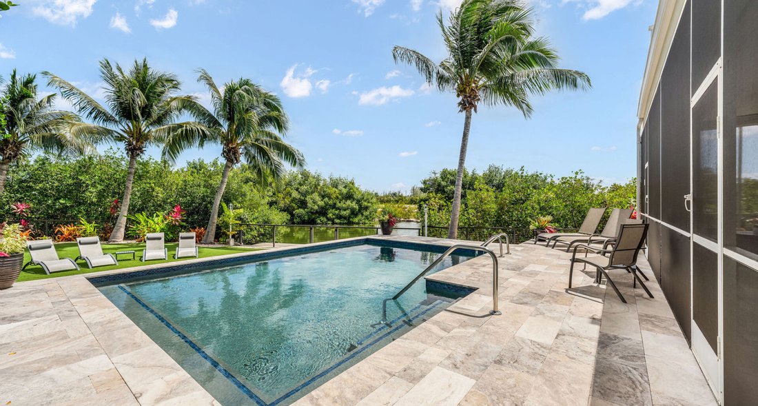 House in Grand Harbour, George Town, Cayman Islands 2 - 17488261