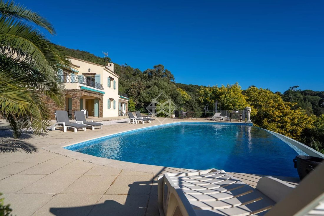 Villa in Nord, Cavalaire-sur-Mer, France 4 - 17488426