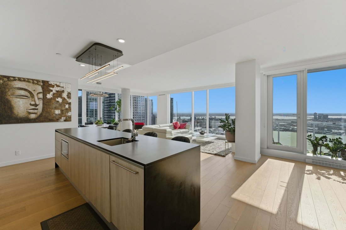 Condo in Montréal, Quebec, Canada 1 - 17488259