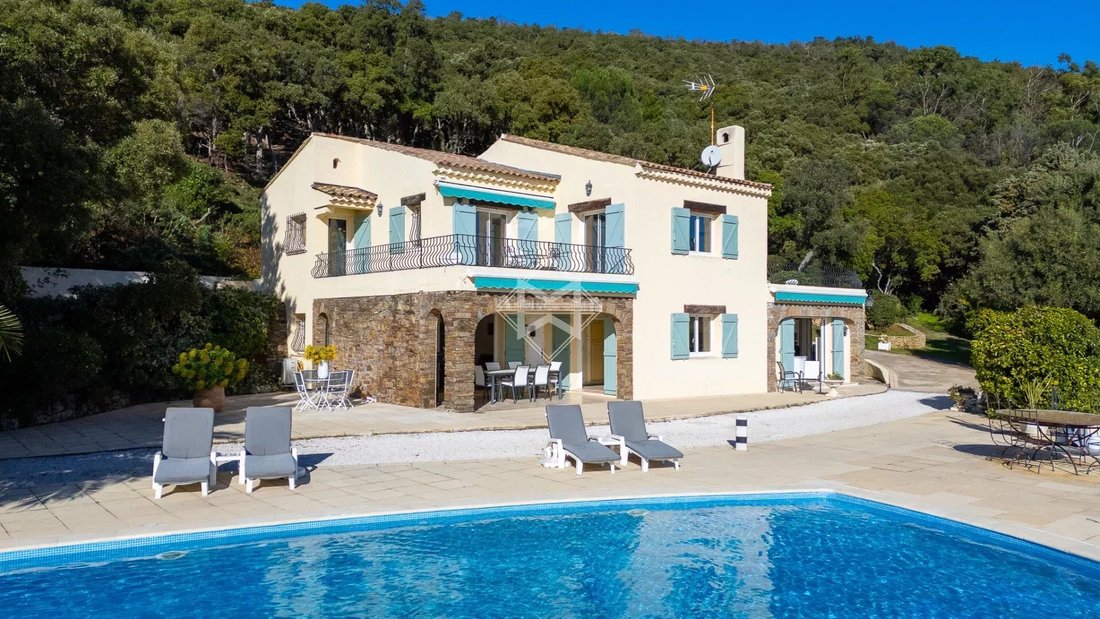 Villa in Nord, Cavalaire-sur-Mer, France 2 - 17488426