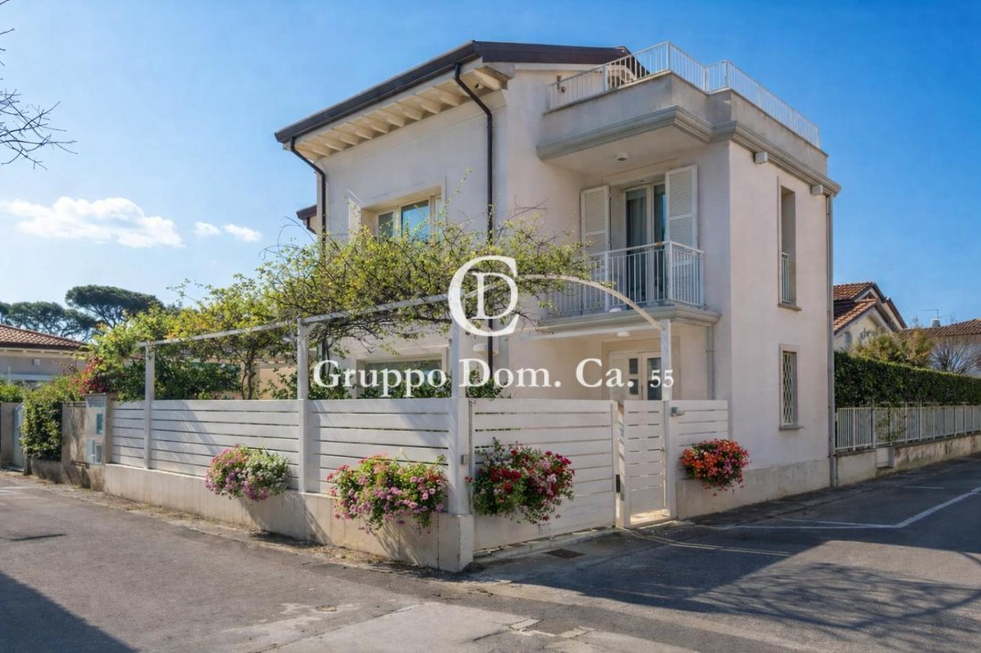 Country House in Center, Forte dei Marmi, Tuscany 3 - 12569411