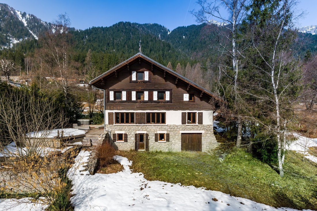 House in Chamonix-Mont-Blanc, Auvergne-Rhône-Alpes, France 2 - 17392040