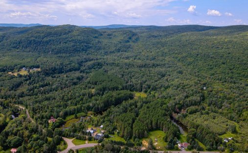 Land in Mandeville, Québec, Kanada 1