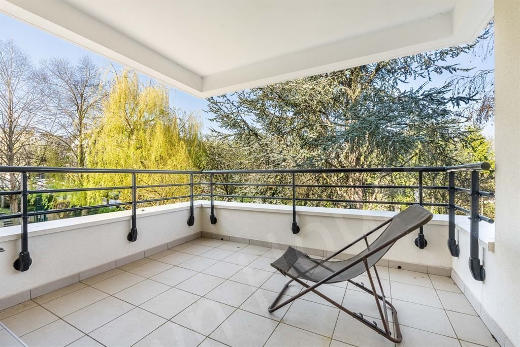 Apartment in Côte Saint Louis, Garches, France 3 - 17490833