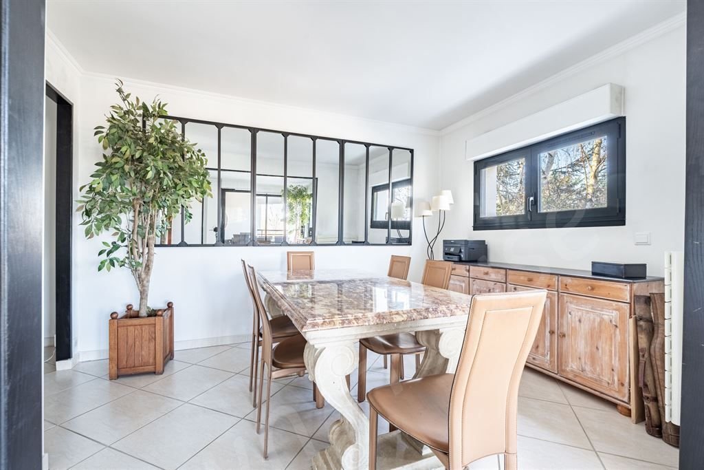 Apartment in Côte Saint Louis, Garches, France 5 - 17490833