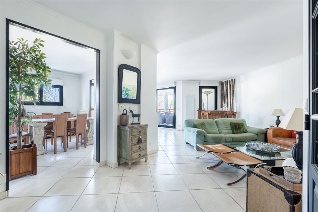 Apartment in Côte Saint Louis, Garches, France 4 - 17490833